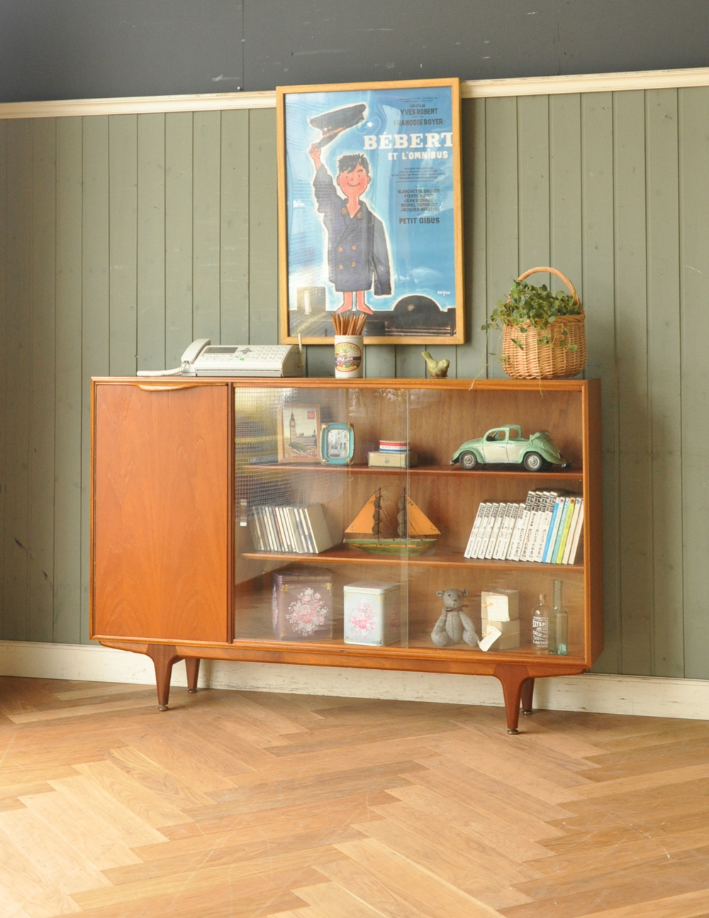 マッキントッシュ ヴィンテージ ガラスキャビネット サイドボード