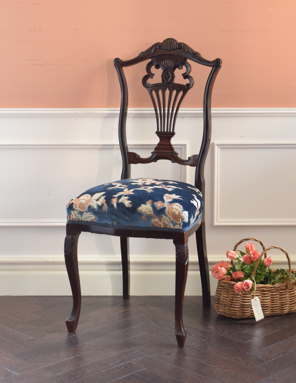 英国で出会った豪華なチェア、マホガニー材のアンティーク サイド