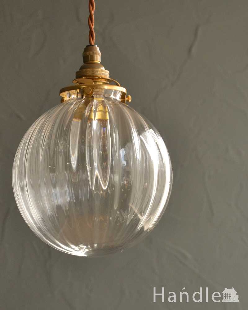 クリアガラスのストライプ模様のガラスボールペンダントライト(コード
