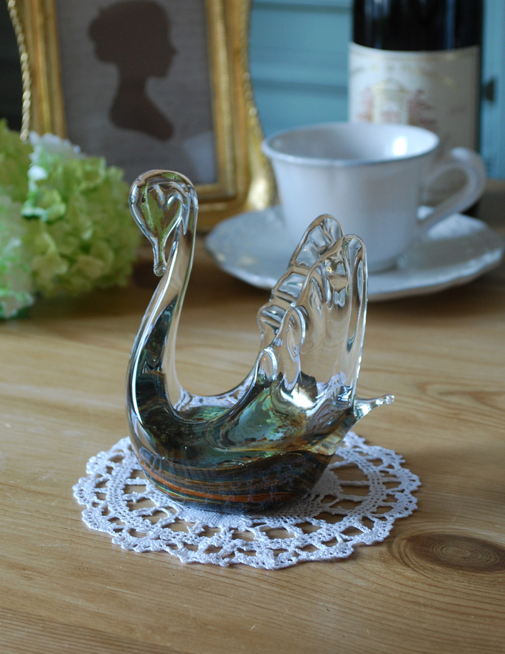 色も姿も美しい・・・ガラスのスワン（白鳥）のオブジェ、アンティーク