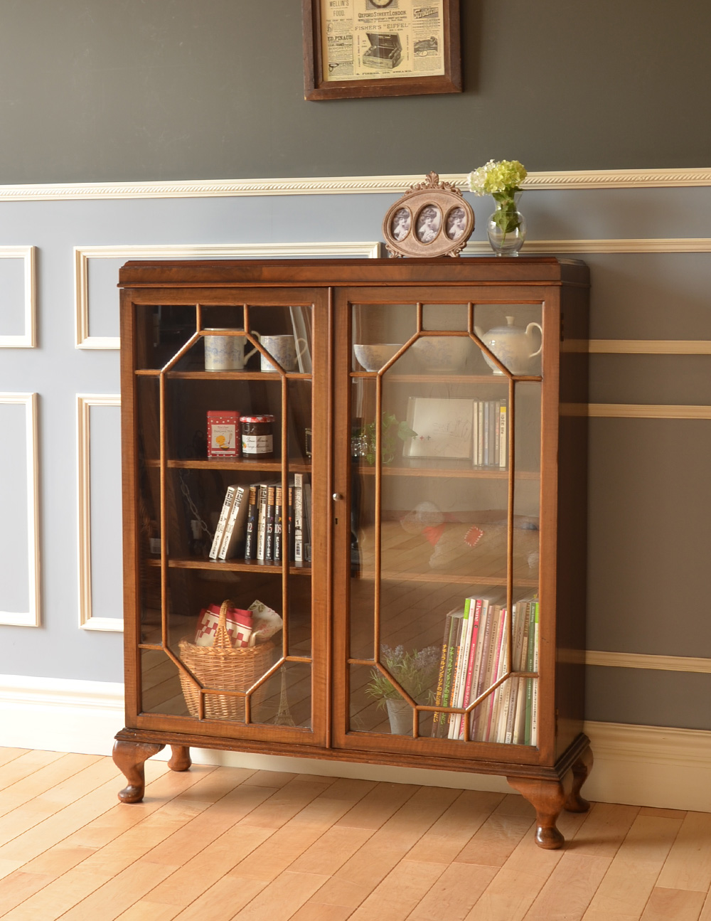 英国スタイルのアンティーク家具、ガラス扉のブックケース（ガラス