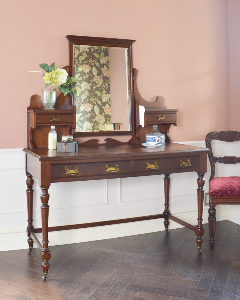 英国のアンティーク家具、ドレッシングテーブル（デスク）(q-780-f