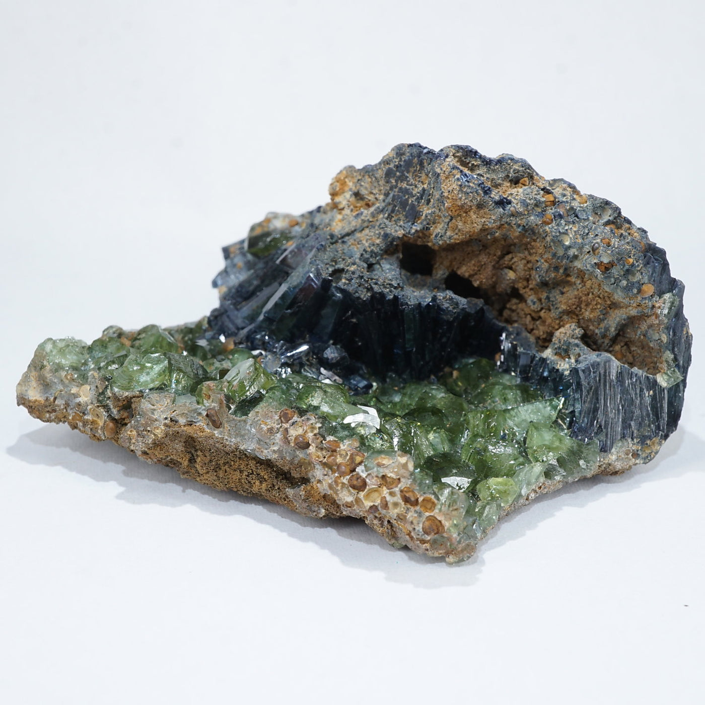 ブラジル産 ラドラマイト(ラドラム鉄鉱)＆ビビアナイト(藍鉄鉱