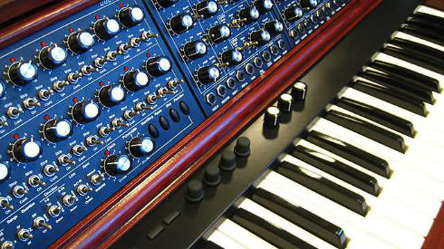 Doepfer Dark Energyを3台組み込んだオリジナル・シンセ「Dark Trilogy