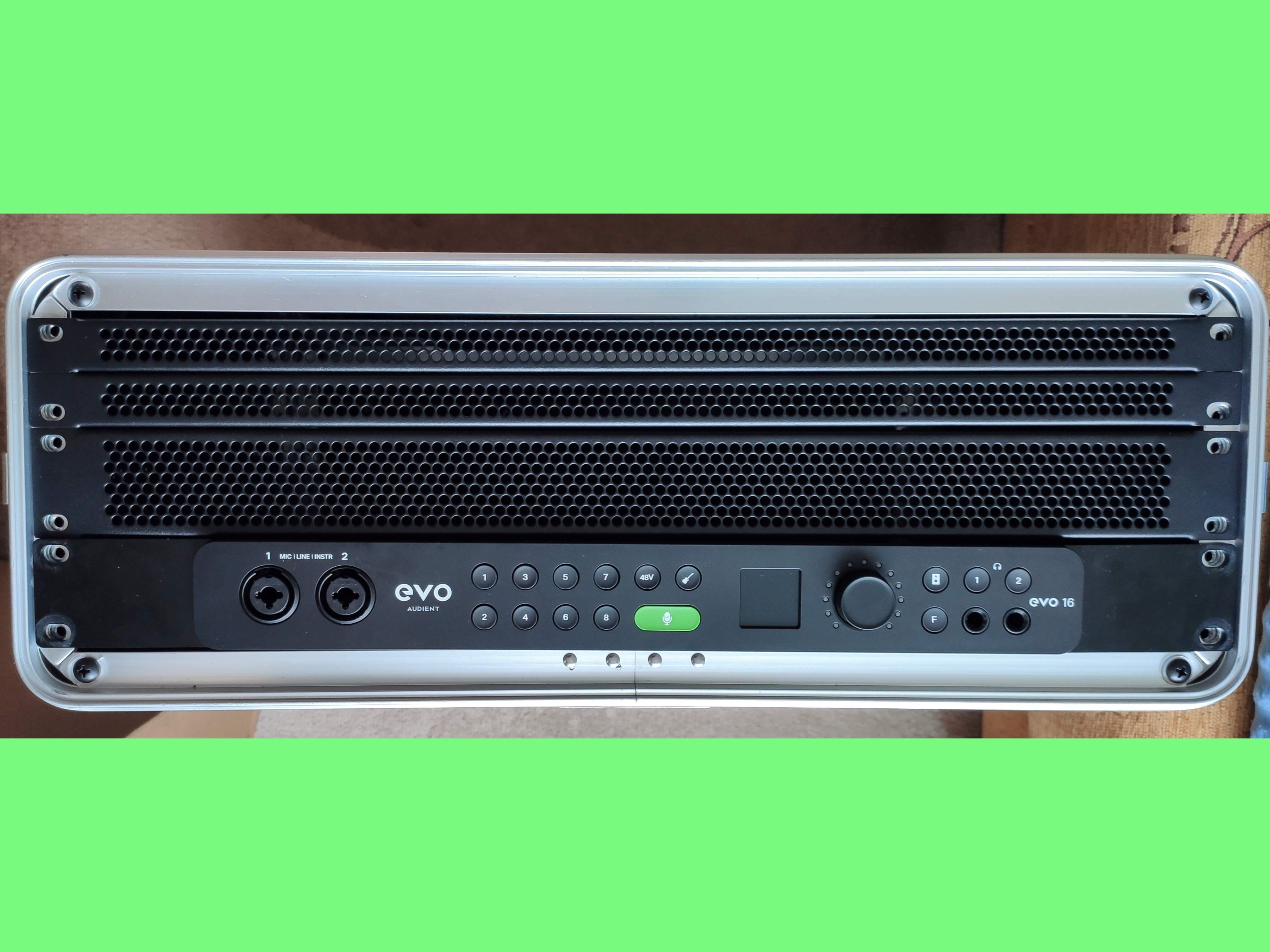 Audient Evo 16 って、こんな感じでマウントしても大丈夫かな？2Uの