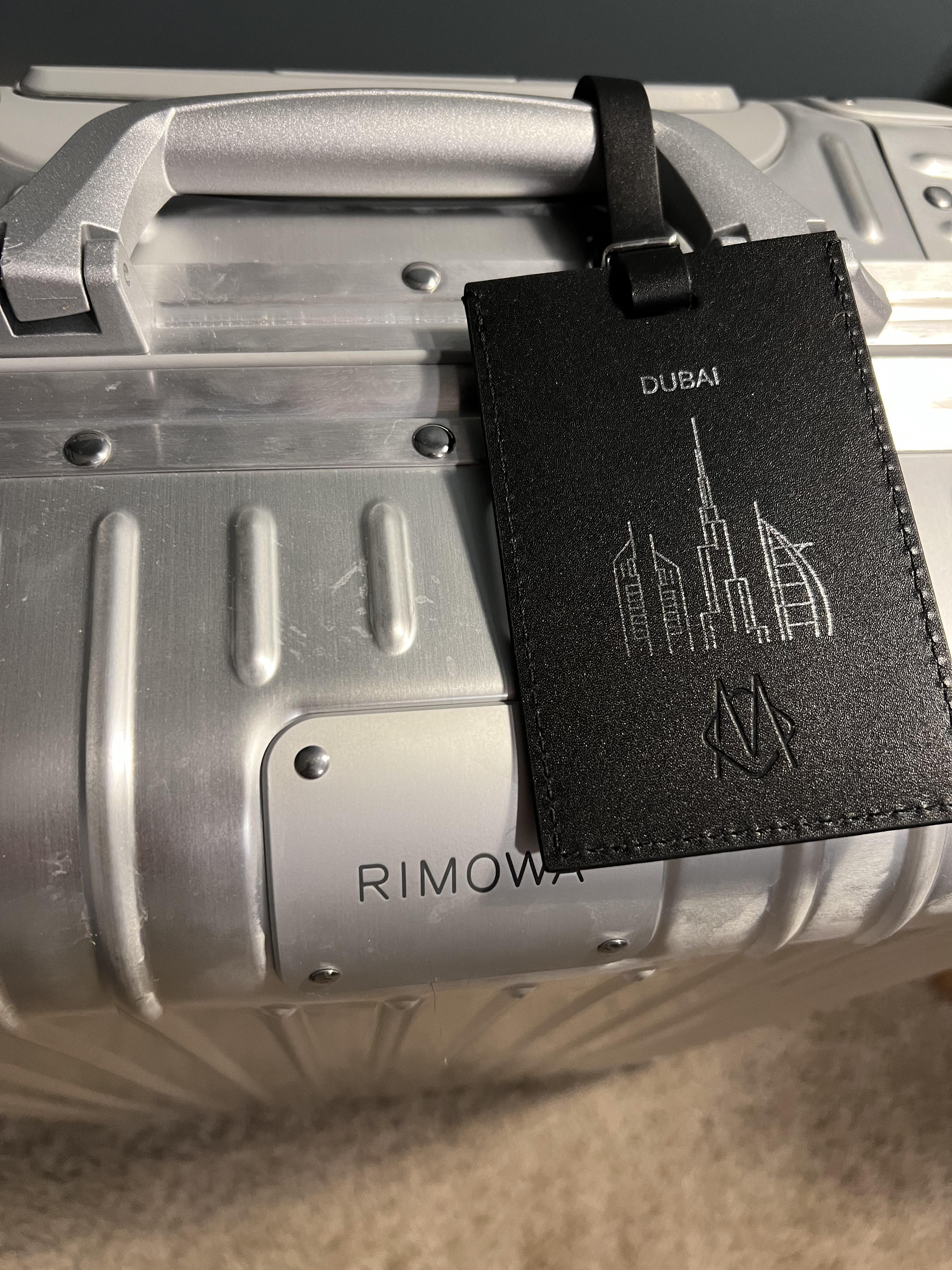 この前行った旅行で、タグが押されたんだ。 : r/Rimowa