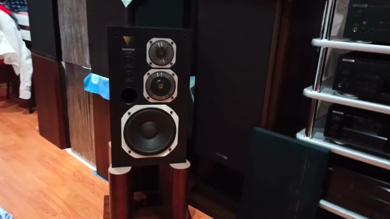 Demonstration of the Kenwood LS-330 speaker system (first pair)(2
