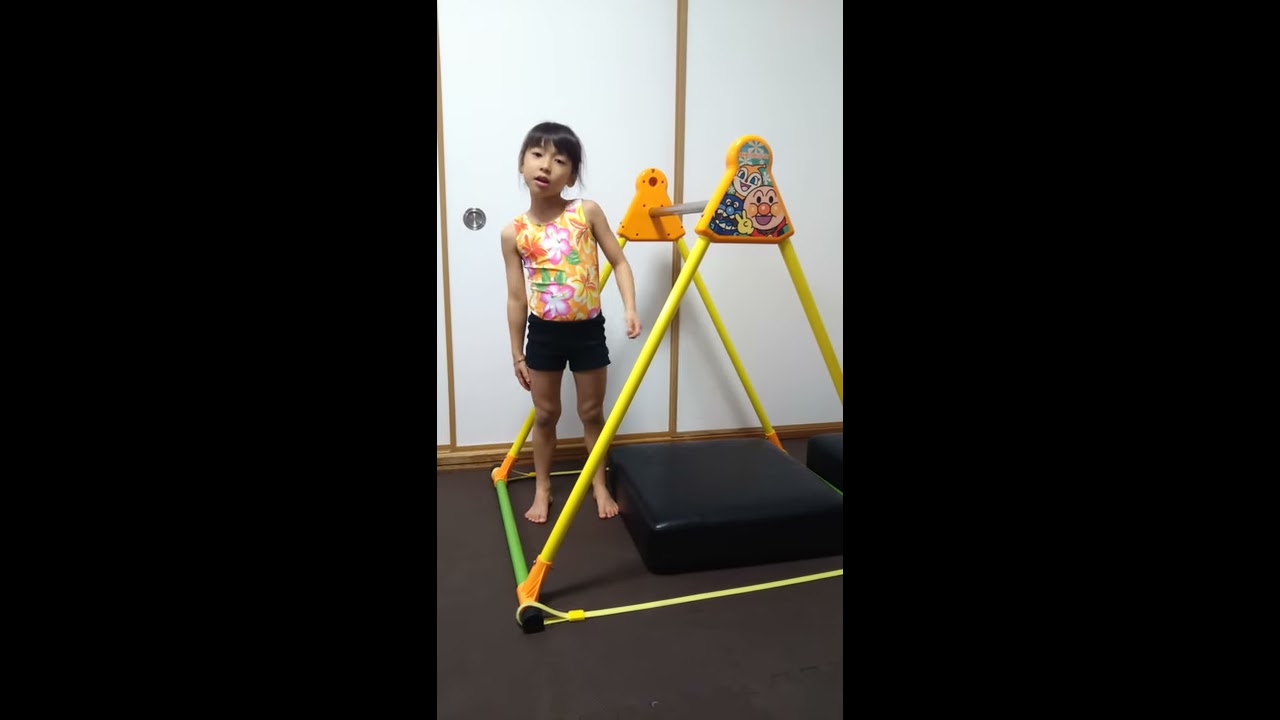 アンパンマン鉄棒】3才逆上がりできた！裏技ずるい？ - YouTube