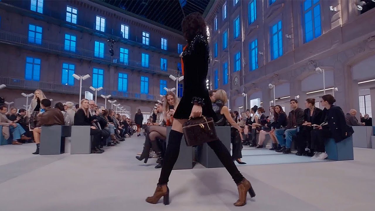 Louis Vuitton | Fall Winter 2025/2026 | Paris Fashion Week - YouTube