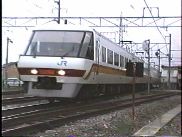 381系スーパーくろしお 旧塗装 - YouTube