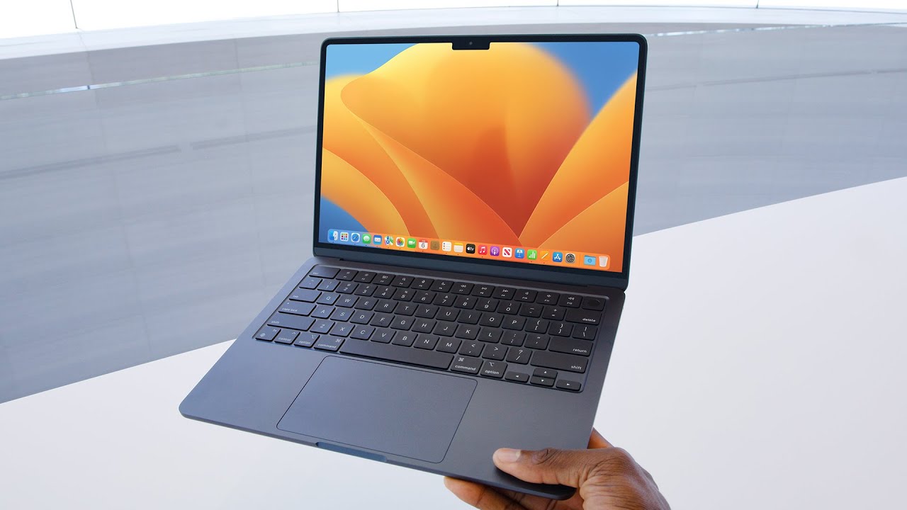 M2 MacBook Air Impressions: Midnight Madness! - YouTube