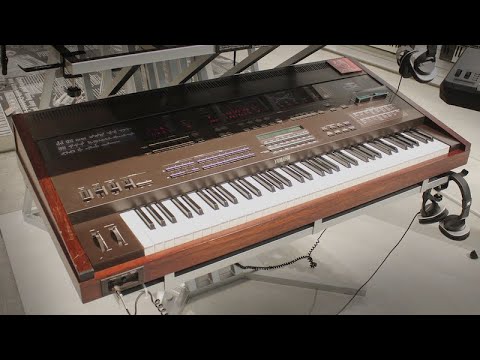 FM音源を採用したデジタルシンセサイザーDXシリーズの最上位機種：DX-1