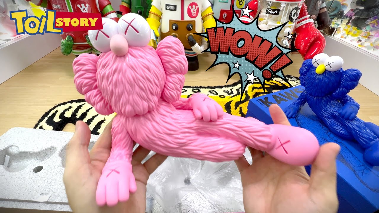 KAWS - TIME OFF [BFF Blue & Pink] Unboxing!! - YouTube