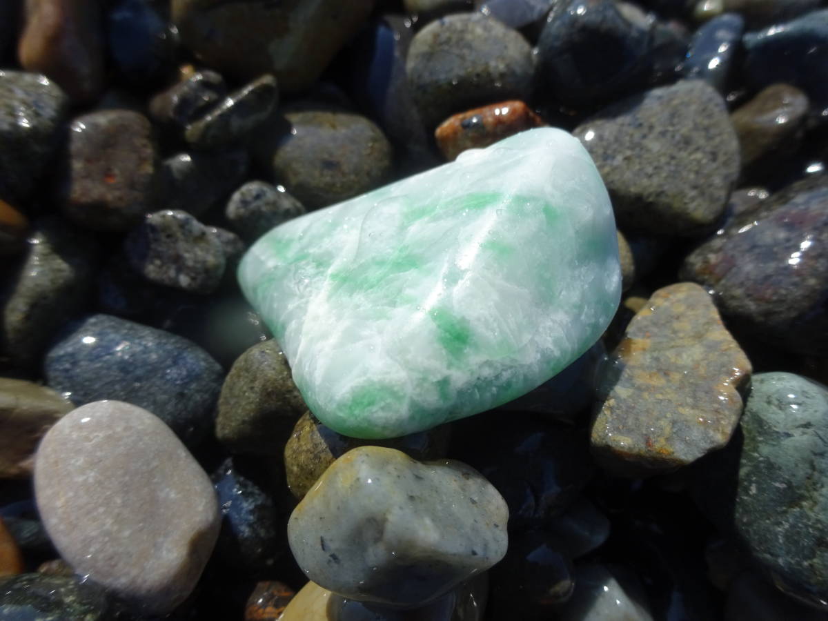 糸魚川翡翠原石ヒスイ218g