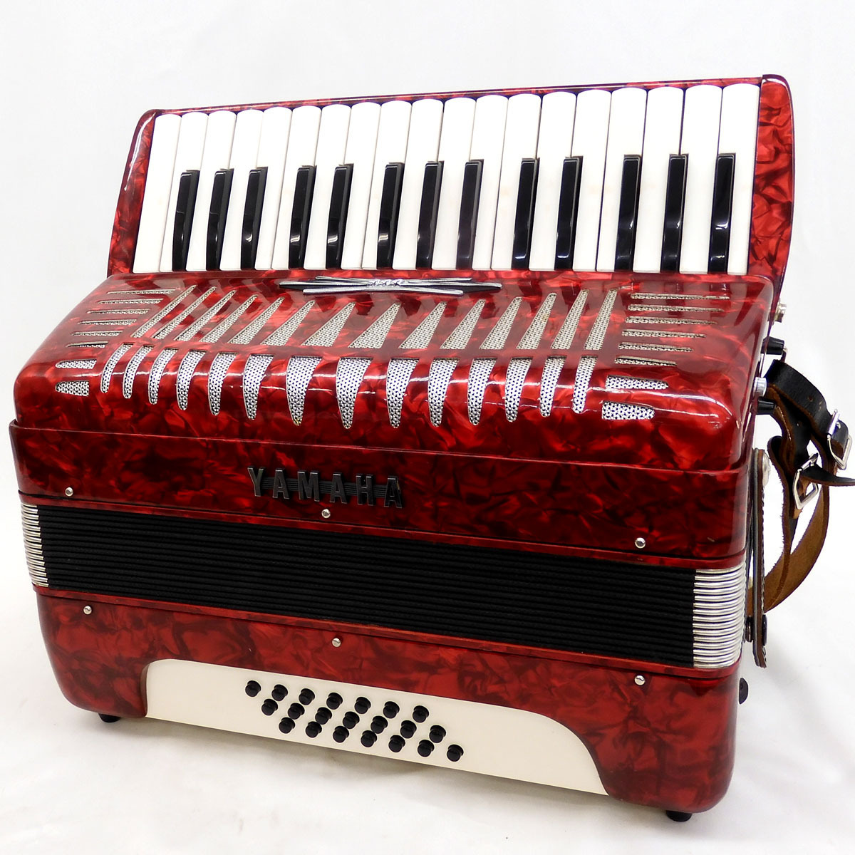 YAMAHA ヤマハ アコーディオン 8905 赤 鍵盤楽器 ケース付き レッド