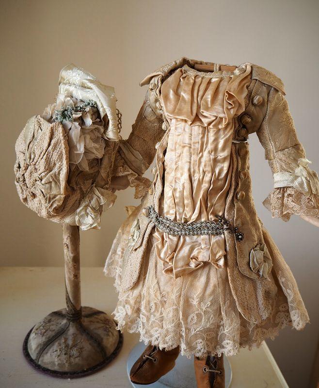アンティークドールのドレス