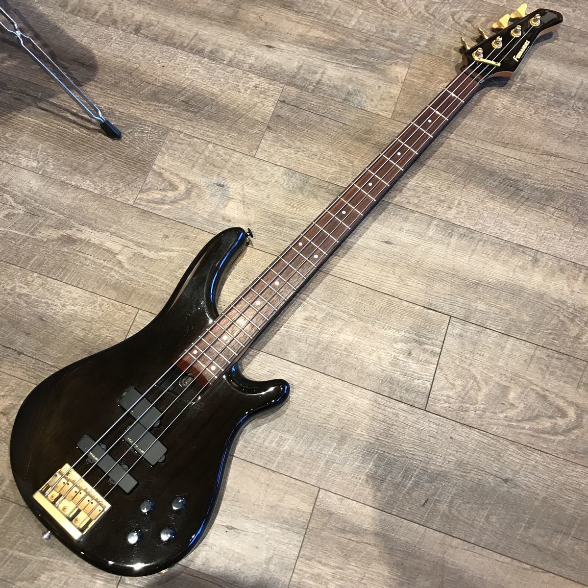 フェルナンデスFRB-55 REVOLVER Electric Bass ベース FERNANDES