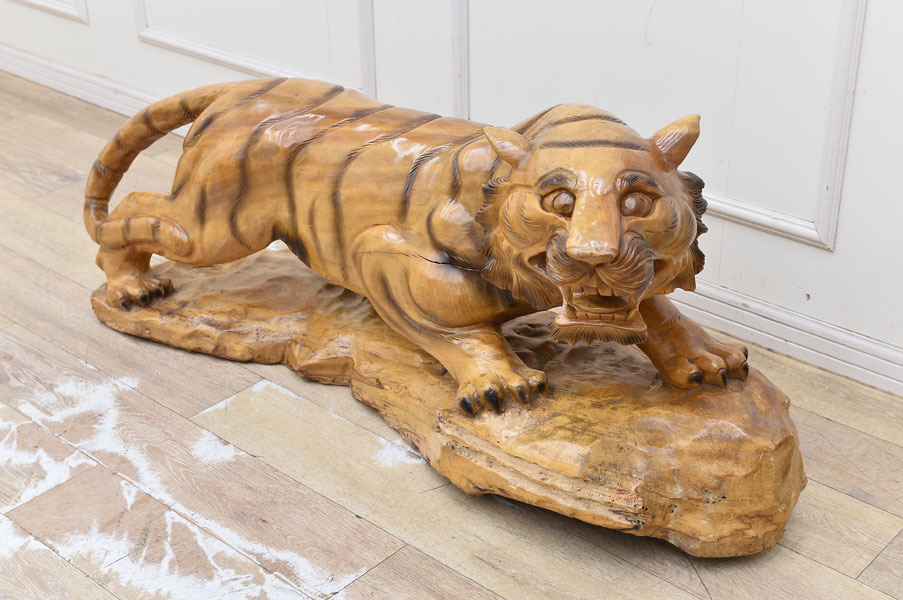 冨永朝堂 木製 虎の彫刻 幅約56㎝ 冨永朝堂 木製 虎の彫刻 幅約56