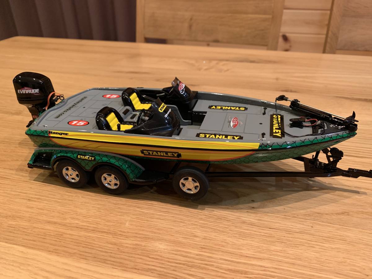 レンジャー 520VX 1/24 ダイキャスト模型 CASTAWAY