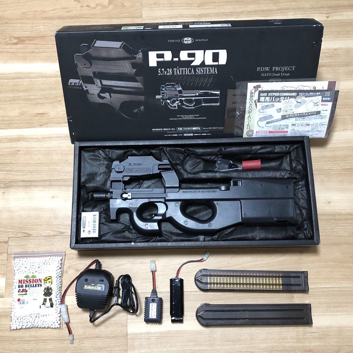 P-90+ プラス 電動ガン バッテリー 充電器 300連マガジン BB弾 他 P-