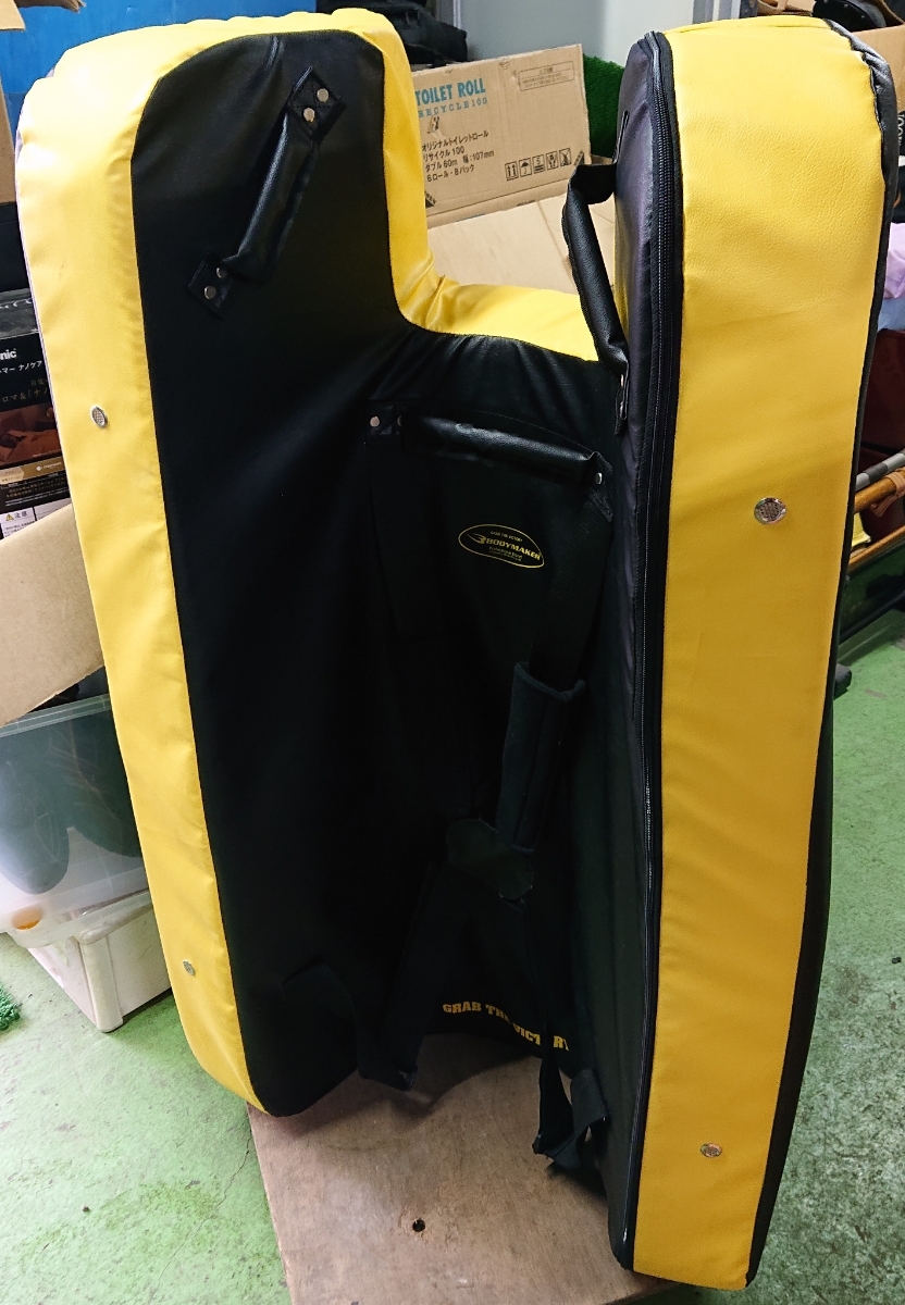 ボディーメーカー 空手 ビッグミット （大型 ）黒/黄