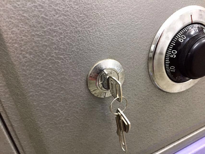 JIS S 1037 耐火金庫 鍵付き 小型 ダイヤル式 とびら付耐火庫