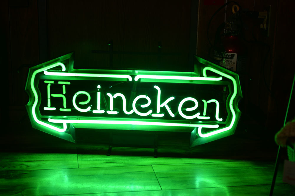 ハイネケン ガラス ネオン管 ビル 電飾 看板