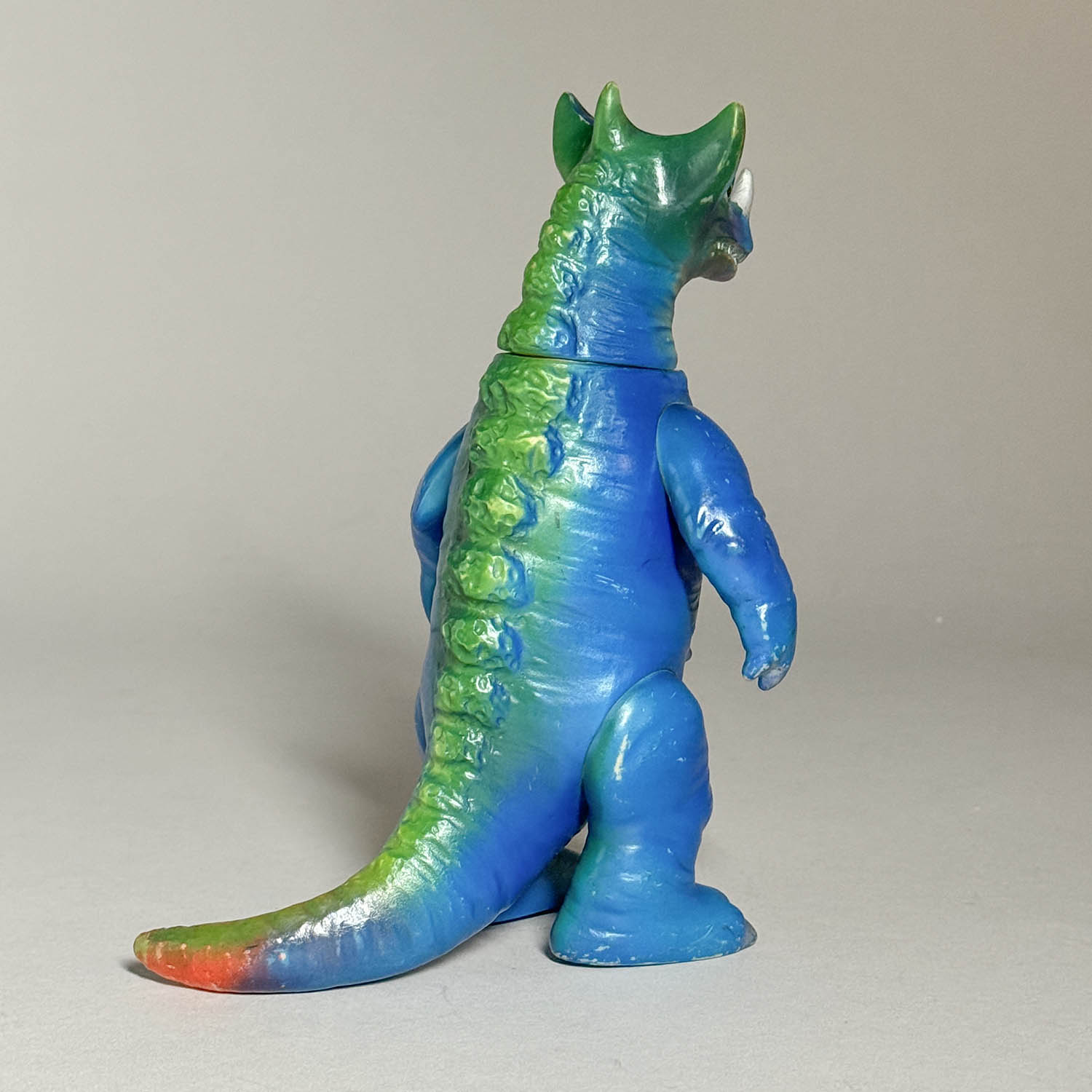 レア】当時物 怪獣 ゴモラペンダント ショップ 円谷 レア】当時物 怪獣