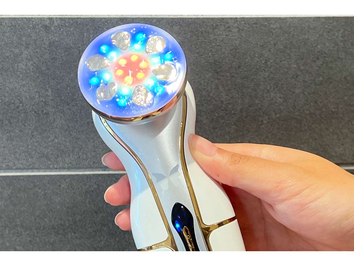 朝の肌ケアを推奨する「CHOUCHOU（チョウチョウ）」の美顔器「ザ