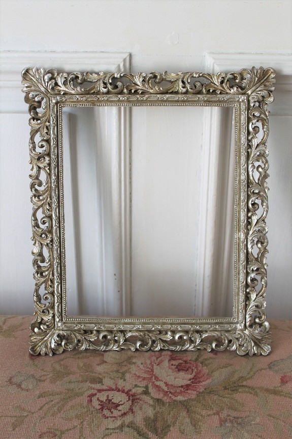 装飾レリーフが素敵なヴィクトリアン調フレーム額（シルバー