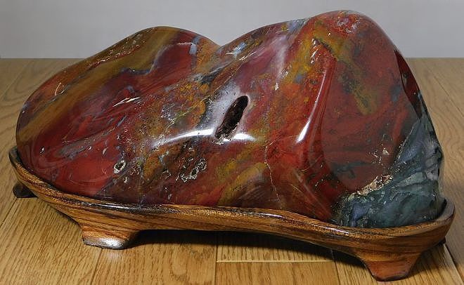 緋山酔恭「山水石美術館」 全国の水石・美石を紹介 佐渡 羽茂五色石