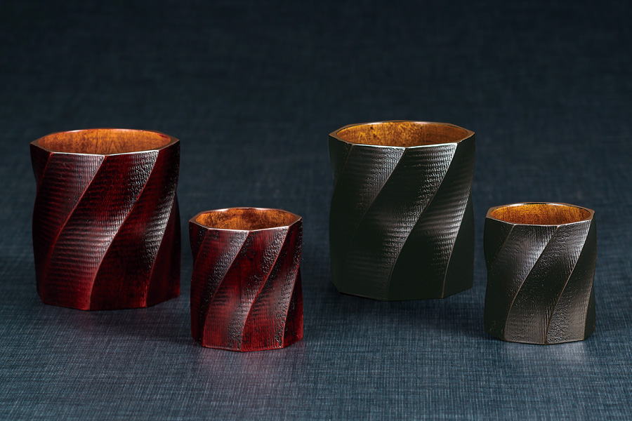 漆塗りカップ 黒と赤 木箱付き 酒カップ らせん 赤/黒 木製 漆塗り