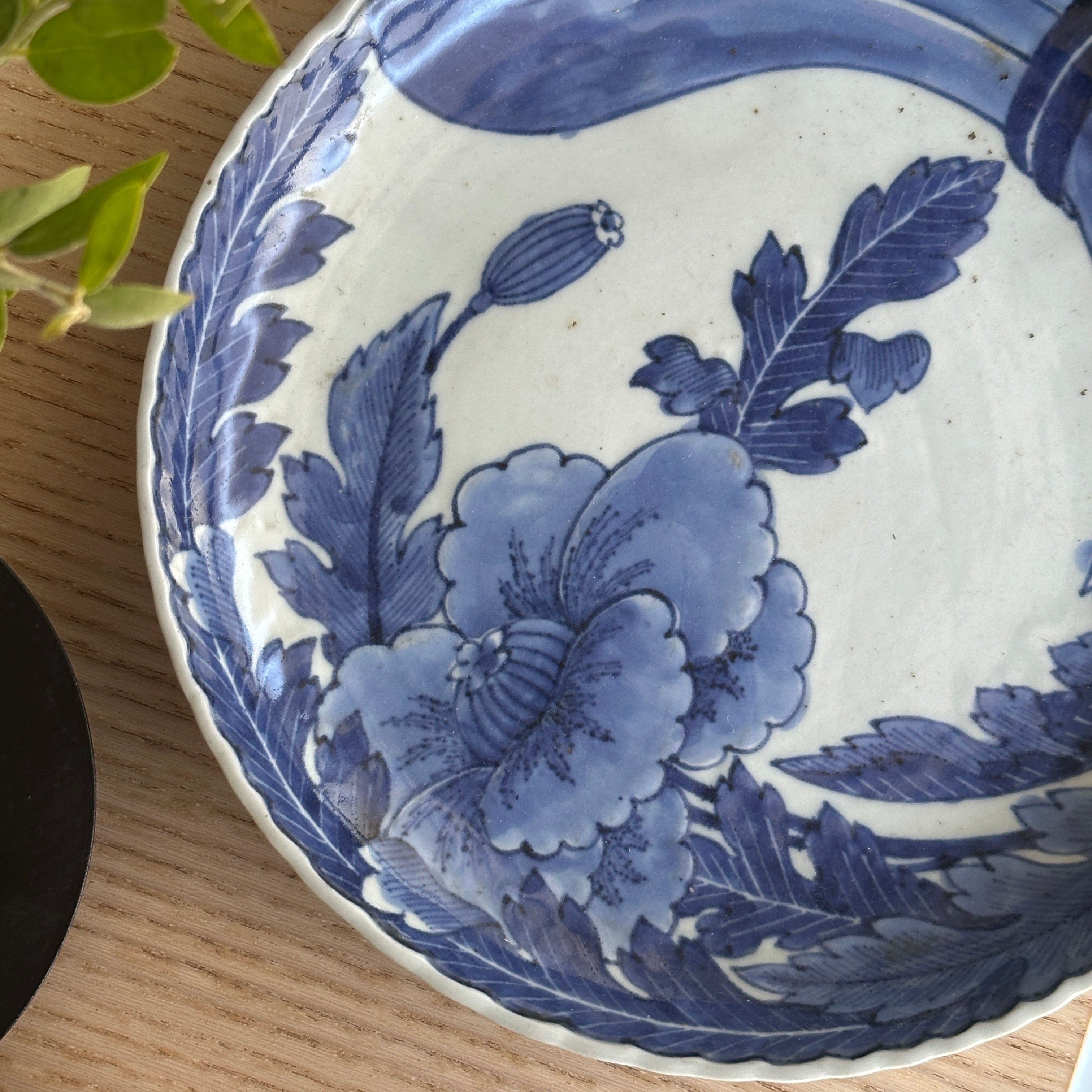 静かに藍の花咲く古伊万里8寸 – Kotto Shop