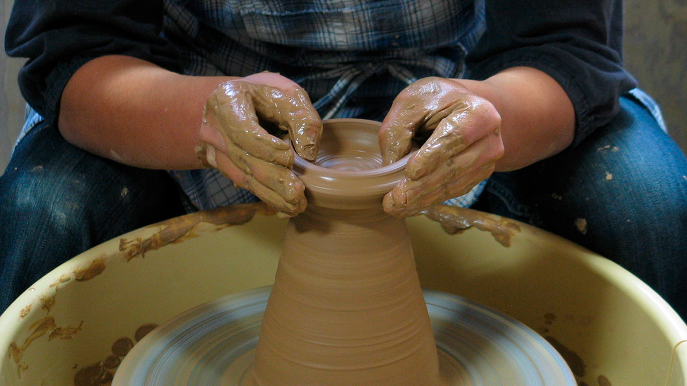 くれさかの森-陶芸複合施設｜陶芸体験教室、滞在型陶芸工房、作家の