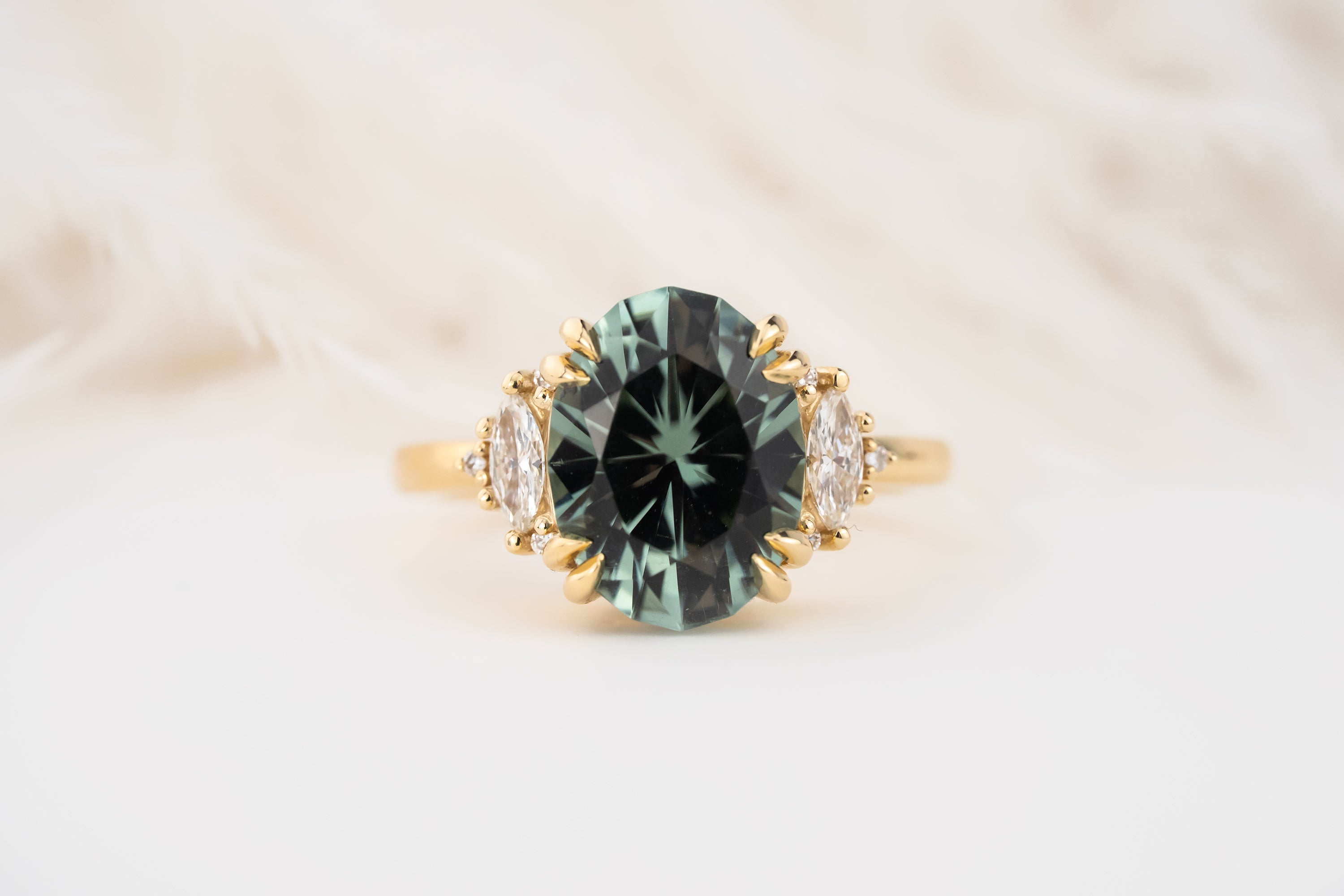 米津玄師 tasukete ring 手 ピンク The Fleur 1.82 CT Pear Cut Pink