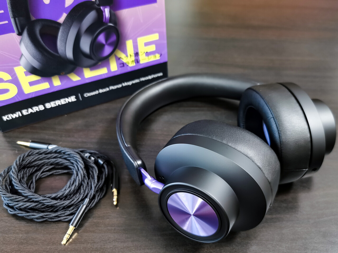 Kiwi Ears x Z Reviews: Serene」 平面駆動ドライバーを搭載しつつ密閉