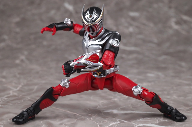 S.H.フィギュアーツ 真骨彫製法 仮面ライダー龍騎 真骨頂 龍騎