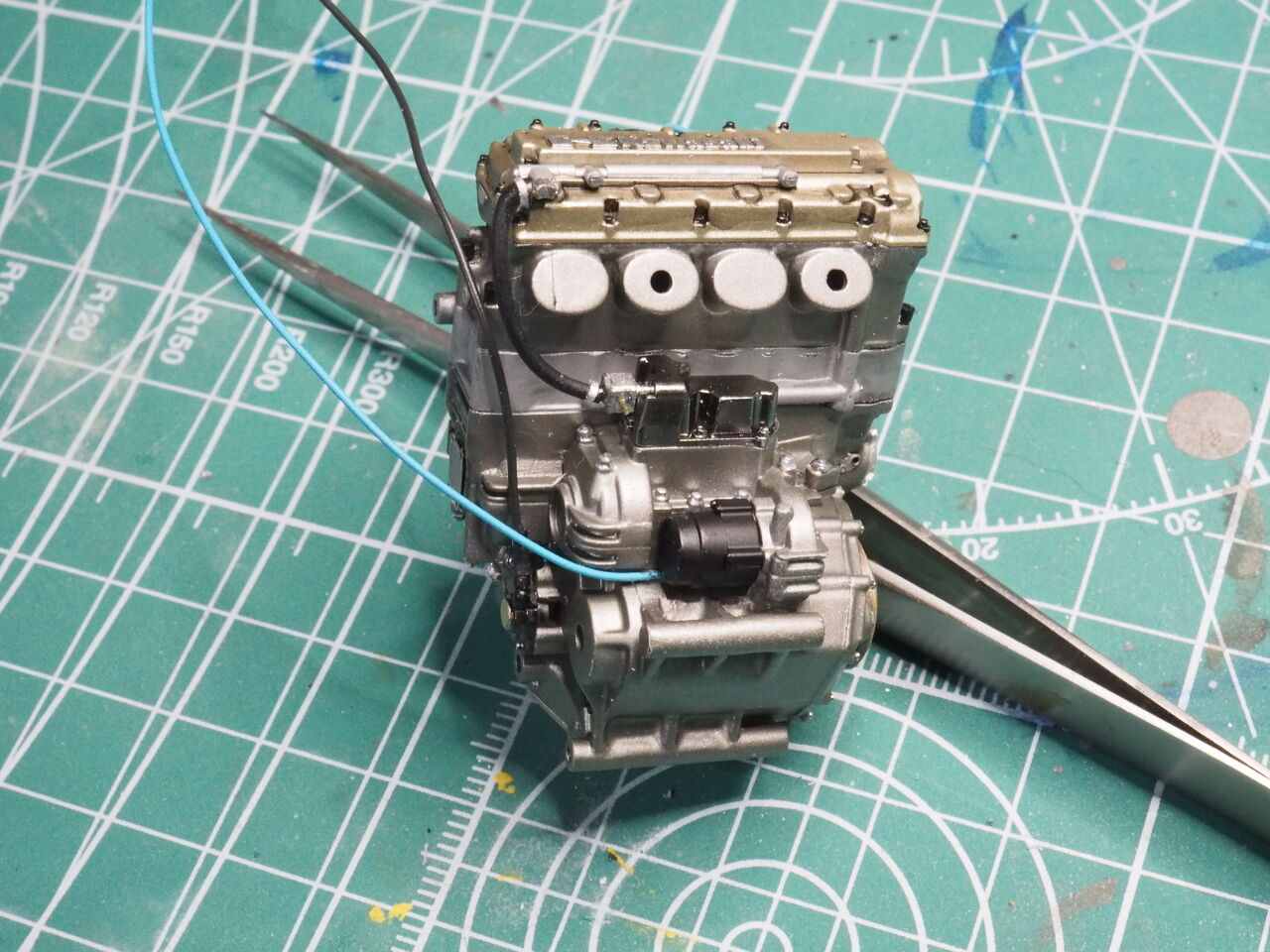 作る タミヤ KAWASAKI Ninja ZX-RR 1/12「その4 エンジン③とフレーム