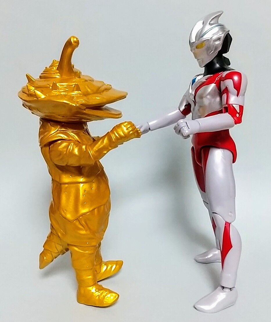 限定ゴールドカラー】スペシャルカラーソフビ カネゴン 豪華金爛ver