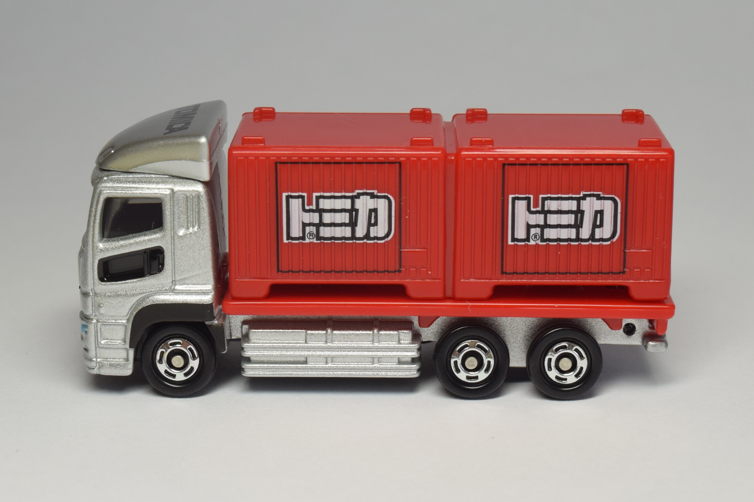 トミカ 2018年7月の新車 No.85 三菱ふそうスーパーグレート : トミカ研究隊