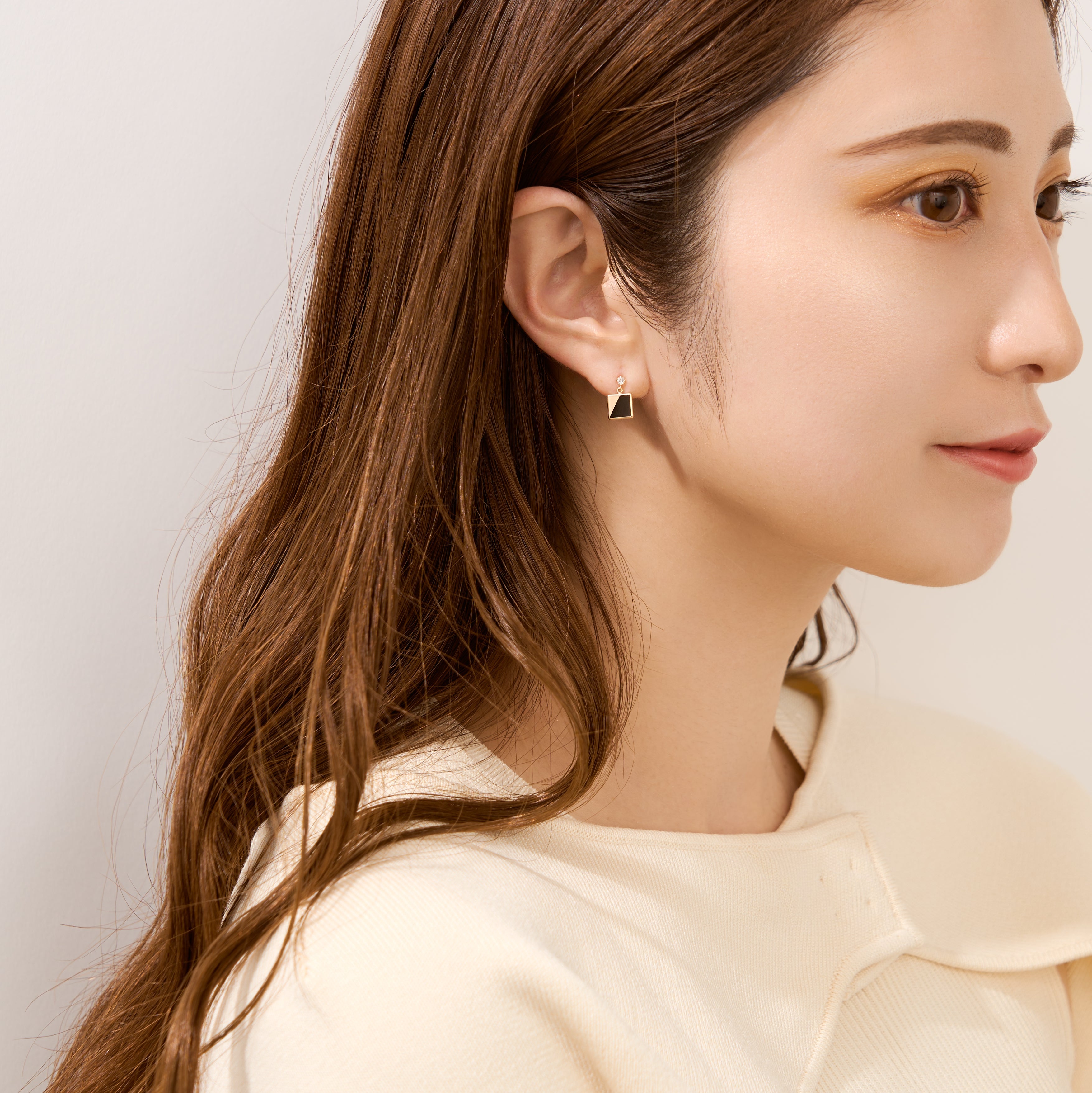 K10 オニキス × ホワイトトパーズ スタッドピアス- me.（エムイードット）