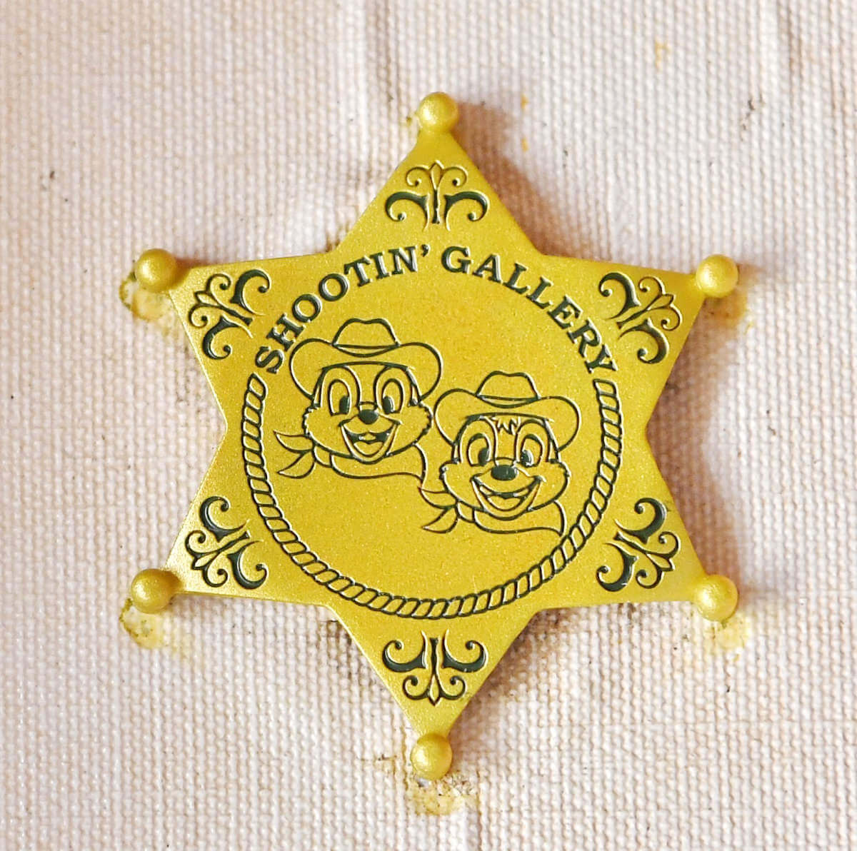 チップ&デールの保安官バッジがもらえる！東京ディズニーランド