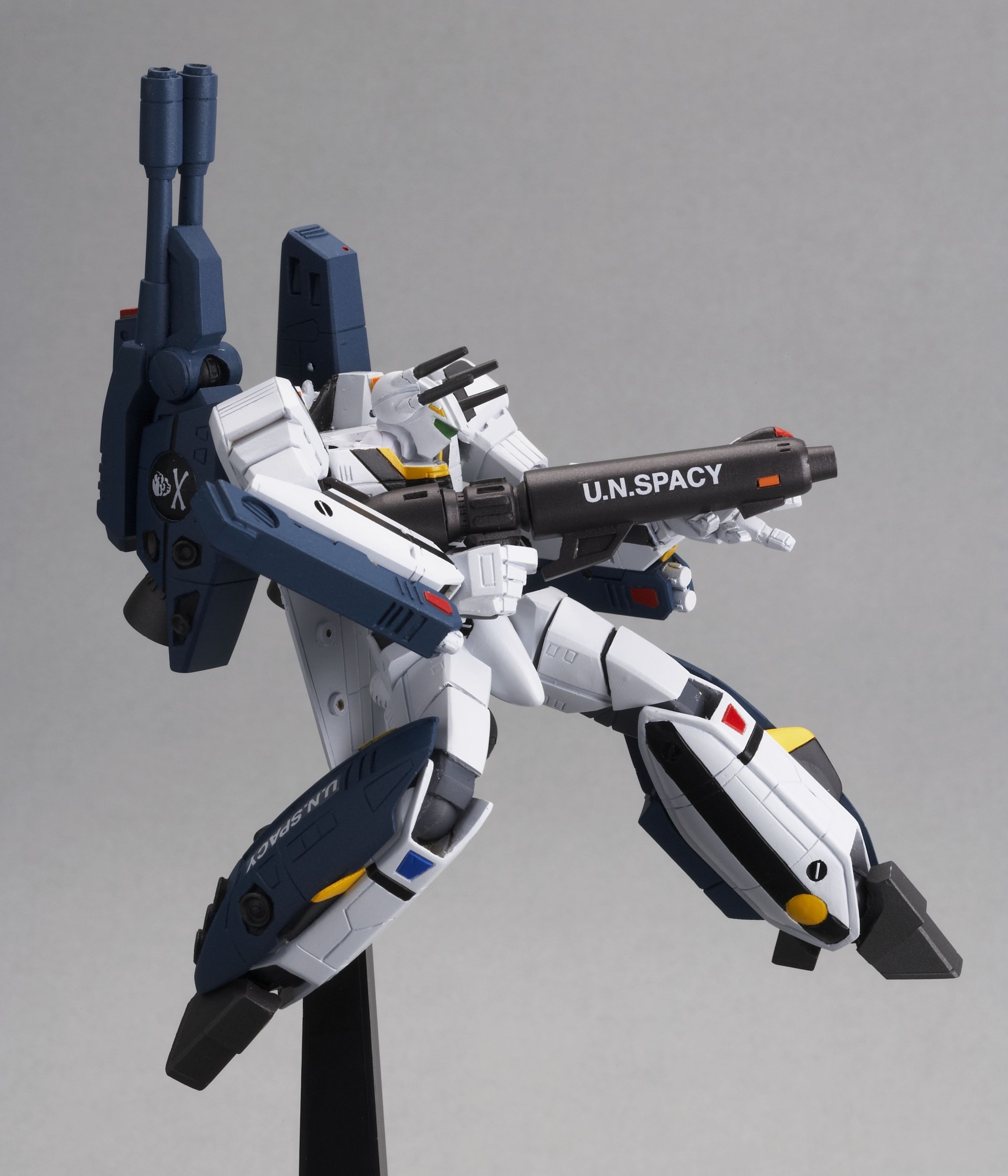 Amazon.com: Revoltech: 036 Macross VF-1S Roy Focker Valkyrie