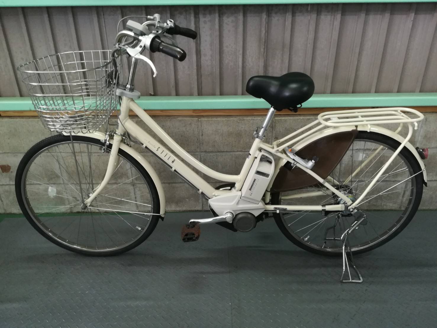 ブリヂストン電動アシスト自転車アシスタ26インチシルバーアルミ