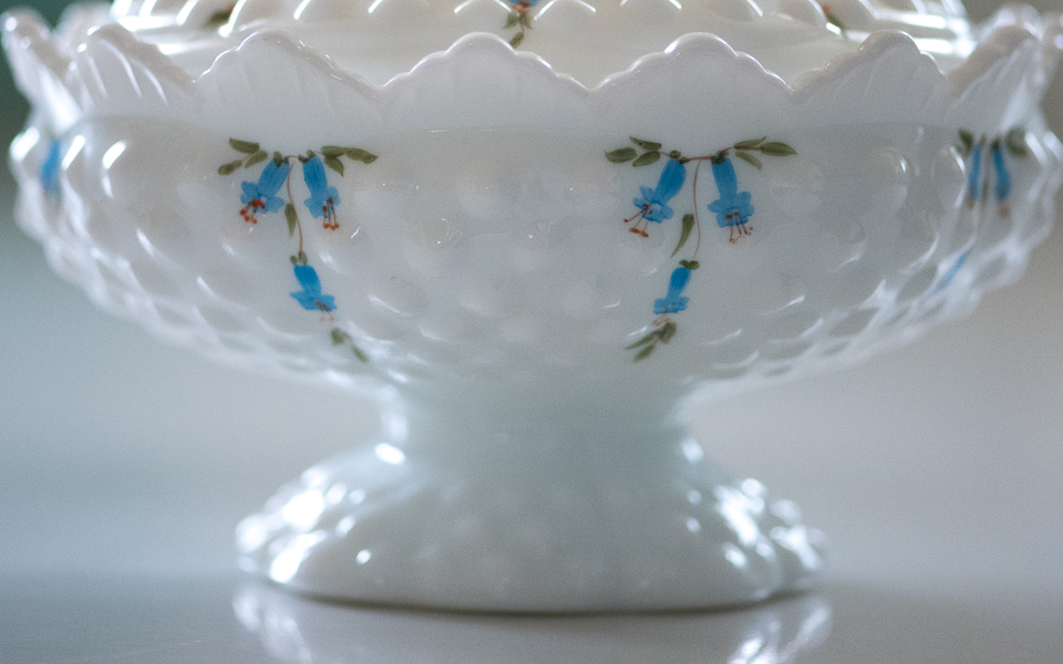 フェントン ブルーベルの蓋つきキャンディディッシュ(Fenton) | My