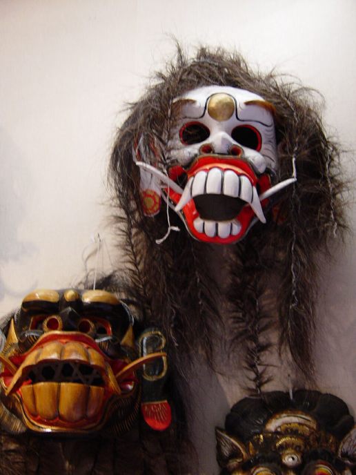 インドネシアの魔除けの面 インドネシアの魔除けの面