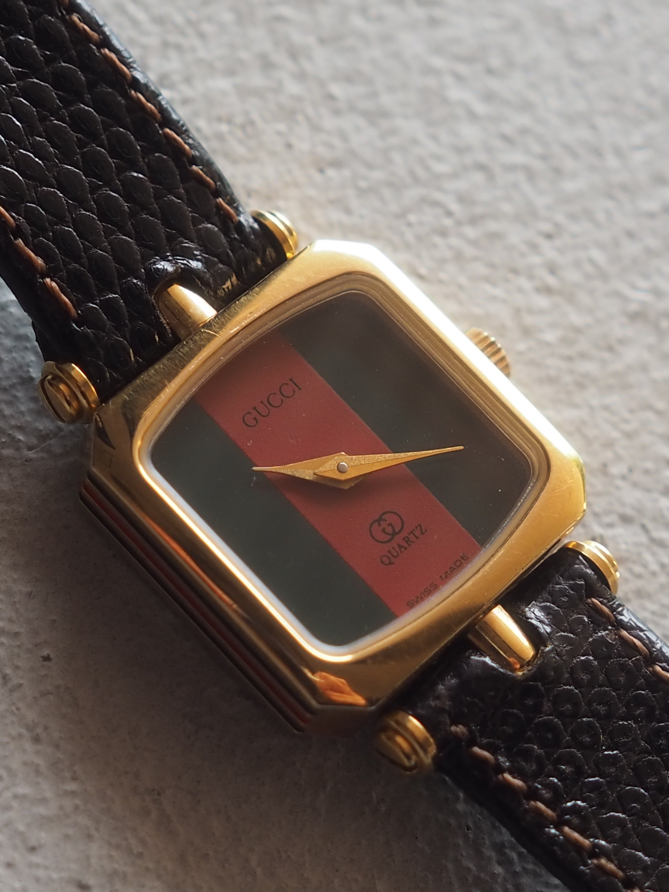 GUCCI グッチ シェリーライン ウォッチ 腕時計 ゴールド レザー