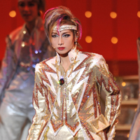 宝塚歌劇団 大空祐飛？ 写真8枚 Amazon.co.jp: 大空祐飛写真集 I'm