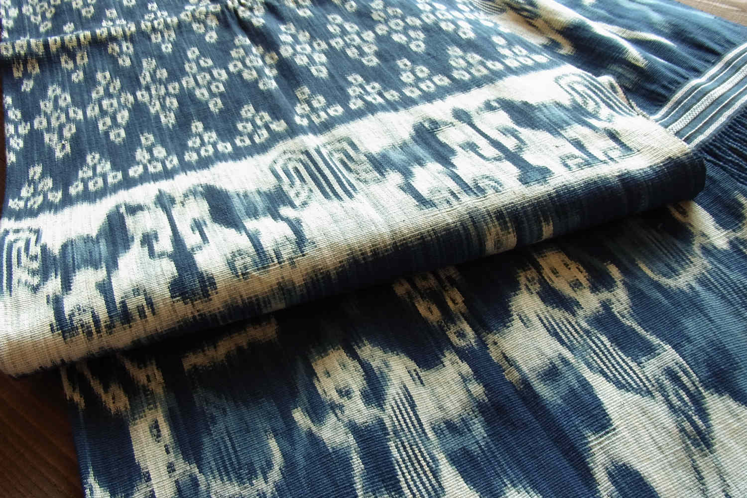 スンバ島イカット（ヒンギー）No.T-ISI-066|パソラ・鶏などが織り込ま