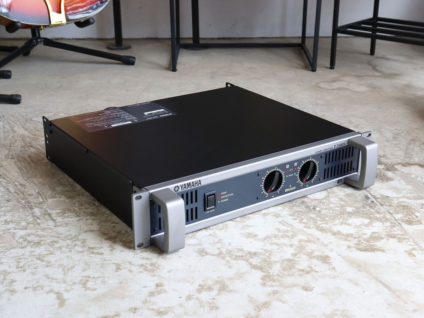 中古】YAMAHA P2500S パワーアンプ 8Ω250W出力 - 神奈川県の中古楽器店